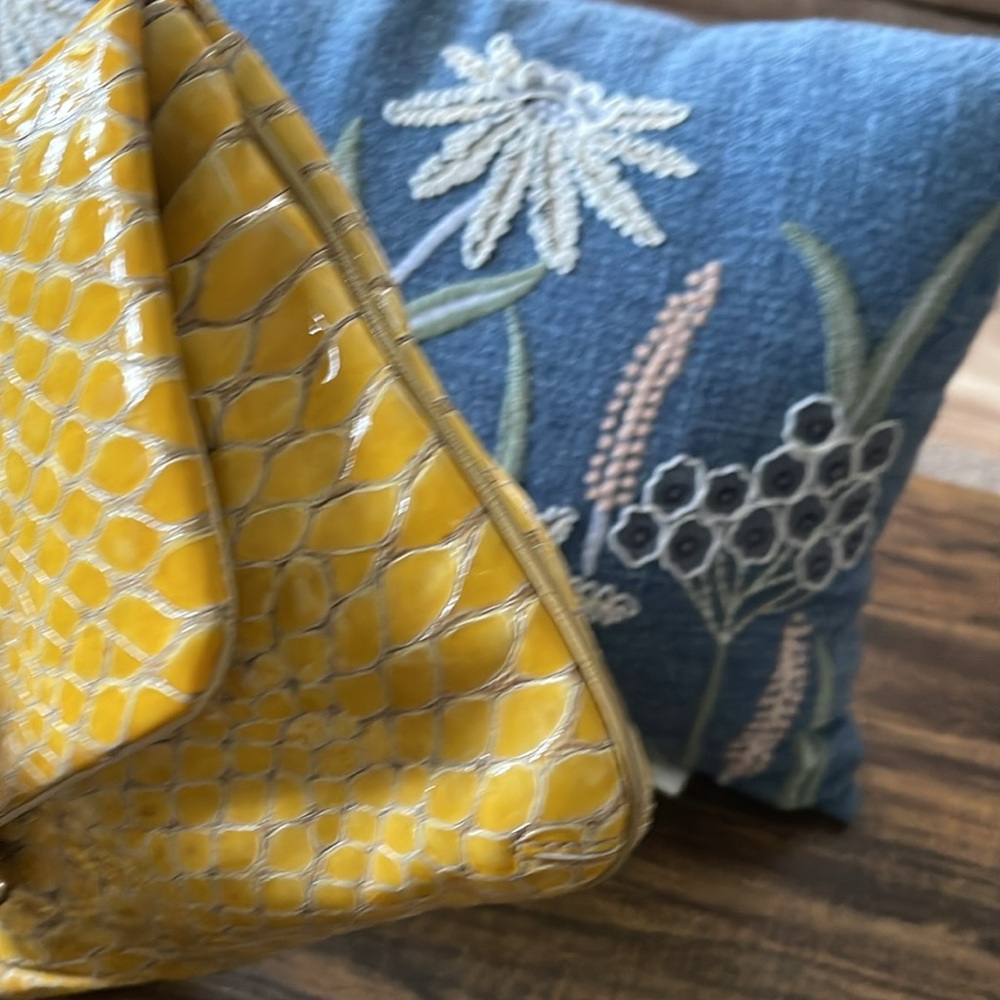 MCM Yellow Snakeskin Pattern Clutch/ Shoulder Women's Bag - Picture 4 of 12